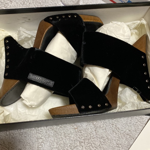 Chanel - Picture 8 of 9